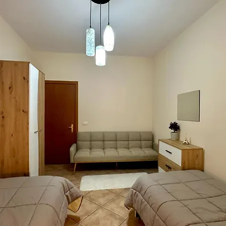 Square Apartment *